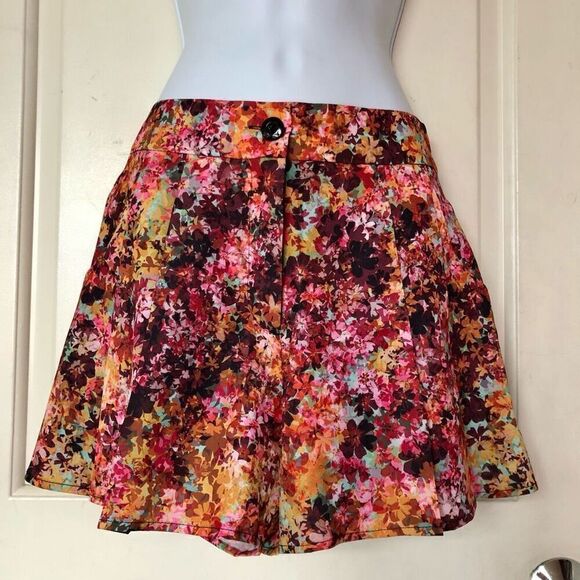 NWOT Bebe Floral High Waisted Easy Shorts - Picture 1 of 13